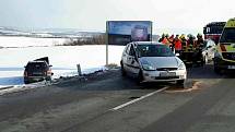 Od třinácti hodin zasahovali v úterý hasiči u dopravní nehody dvou osobních aut v části Silničná u Žarošic. 