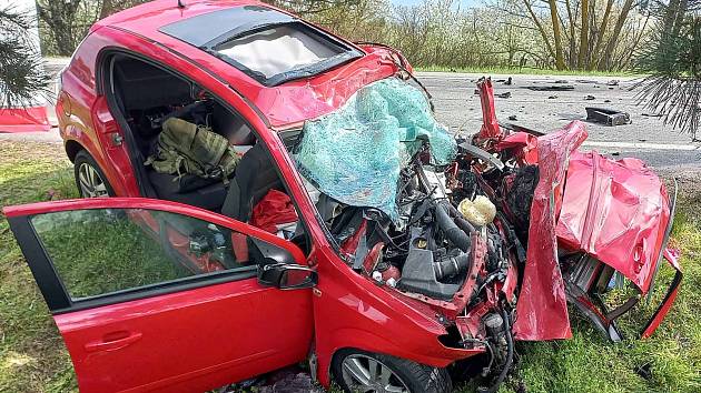 Devětadvacetiletý řidič zemřel v pátek odpoledne na silnici I/55 u Mikulčic. 