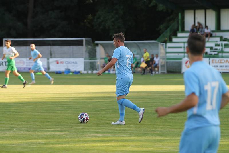 Fotbalisté Bzence (v zelených dresech) porazili Lednici 4:1.