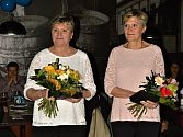 Dvojčata Vlasta Mottlová a Eva Novotná byla v pátek večer slavnostně uvedena do síně slávy kyjovského basketbalu. Pocty se dočkaly na nultém basketbalovém plese. 