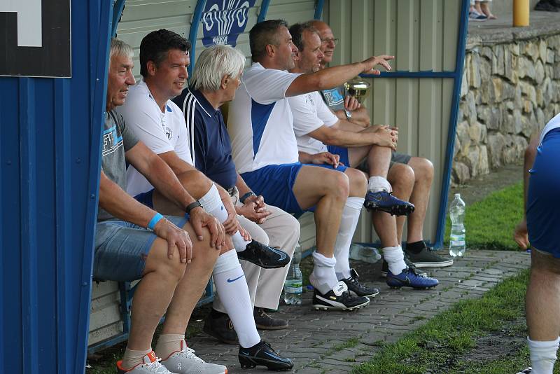 Fotbalisté Ratíškovic (v modrých dresech) podlehli v repríze finále Poháru ČMFS Slovanu Liberec 1:3.