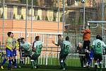 Fotbalisté Bzence (v zelených dresech) v derby nestačili na Břeclav, které v nervózní a zbytečně vyhrocené bitvě podlehli 1:2.