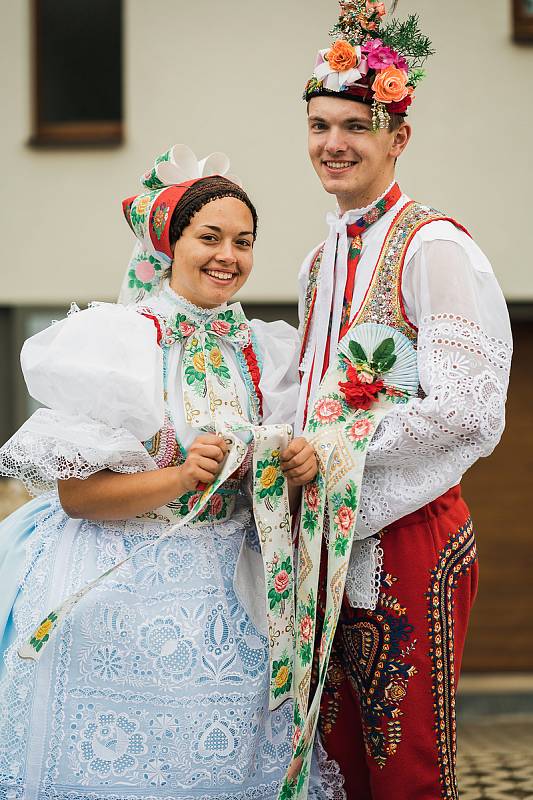 Při hodech v Dolních Bojanovicích měli chlapci i děvčata z místní chasy na starosti zábavu.