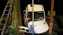 Opilý řidič narazil do stromu na silnici mezi Žarošicemi a Nížkovicemi.