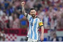Lionel Messi z Argentiny se raduje z proměněné penalty na mistrovství světa v Kataru.