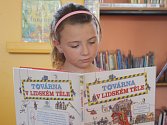 Děti se v městské knihovně v Kyjově dozvěděly něco z tajů lidského těla a naučily se poskytnout první pomoc.