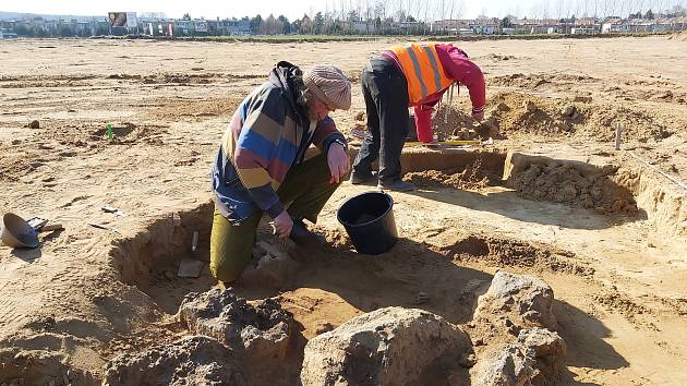 Archeologové našli na trase budoucí dálnice za Moravským Pískem další zajímavé nálezy.