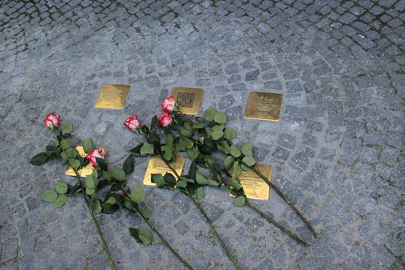 Kyjovští odhalili další kameny zmizelých. Jsou na Masarykově náměstí.
