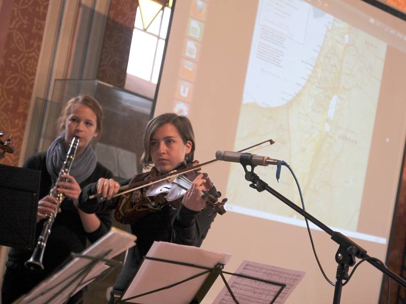 Strážnice prožila Den židovské kultury. Součástí odpoledního programu byl i koncert hebrejských písní v podání pedagožky a studentů Základní umělecké školy Veselí nad Moravou.