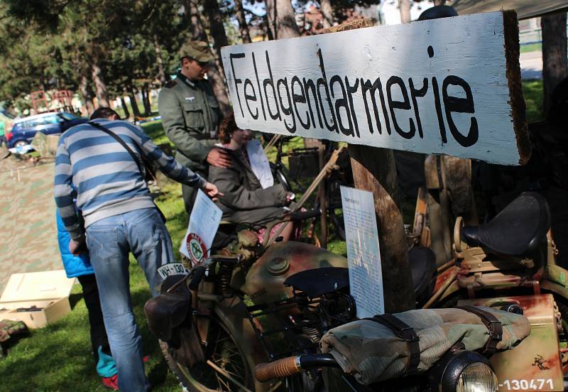 Ležení a přehlídka výzbroje a výstroje armád u příležitosti akce Kyjov - město hrdinů.