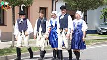 Ze slavnostního průvodu Mezinárodního folklorního festivalu ve Strážnici.