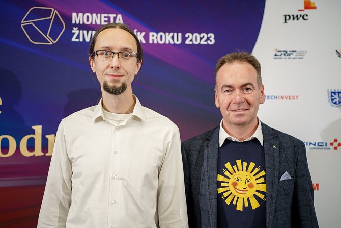 Jednatel jihomoravské firmy roku, Sonnentoru z Čejkovic, Josef Dvořáček (vpravo) s vítězným živnostníkem Tomášem Jaroškem.