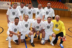 Patnáctý ročník halového turnaje ve fotbale hráčů nad padesát let ovládl Sigi Team.