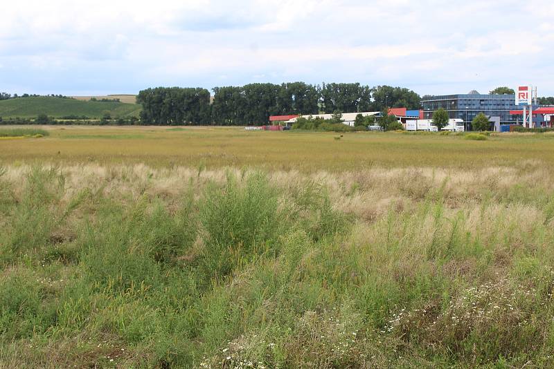 Lokalita ve Bzenci, kde má možná už v příštím roce stát nová prodejna potravin a spotřebního zboží.