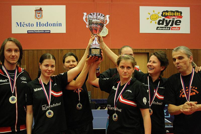 Stolní tenistky Hodonína zvítězily ve třetím finále play off ženské extraligy jednoznačně 5:0 a slaví jubilejní desátý titul. 