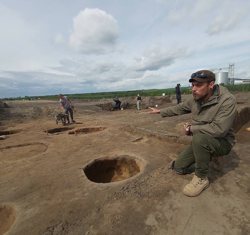 Záchranný archeologický průzkum v úseku dálnice D55 Staré Město – Moravský Písek.