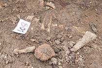 Při stavbě okružních křižovatek v centru Veselí nad Moravou mají práci i archeologové. Nalezené lidské kostry datovali do středověku i do mladších období.