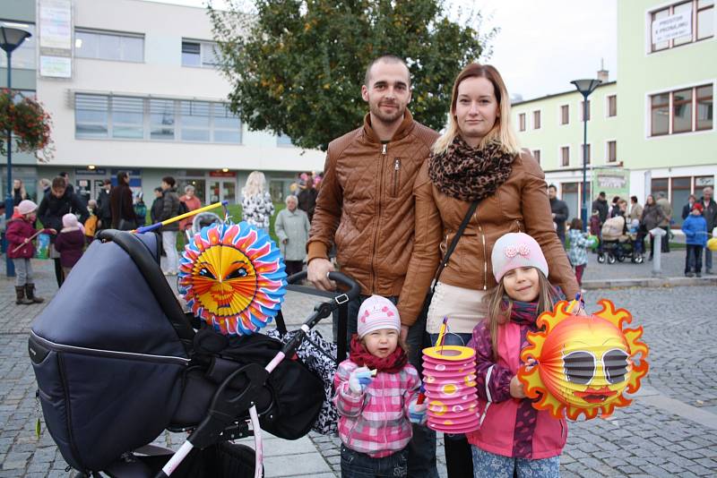 Od kyjovské radnice až na náměstí Hrdinů vyrazil lampionový průvod. Obyvatelé Kyjova uctili výročí vzniku Československa.