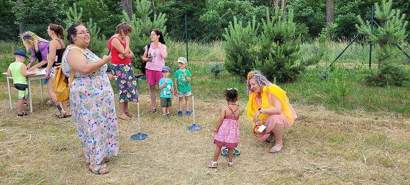 Lidé se ve Svatobořicích - Mistříně minulou sobotu náramně bavili. Přitom se nezdráhali přispět na dobročinné účely.