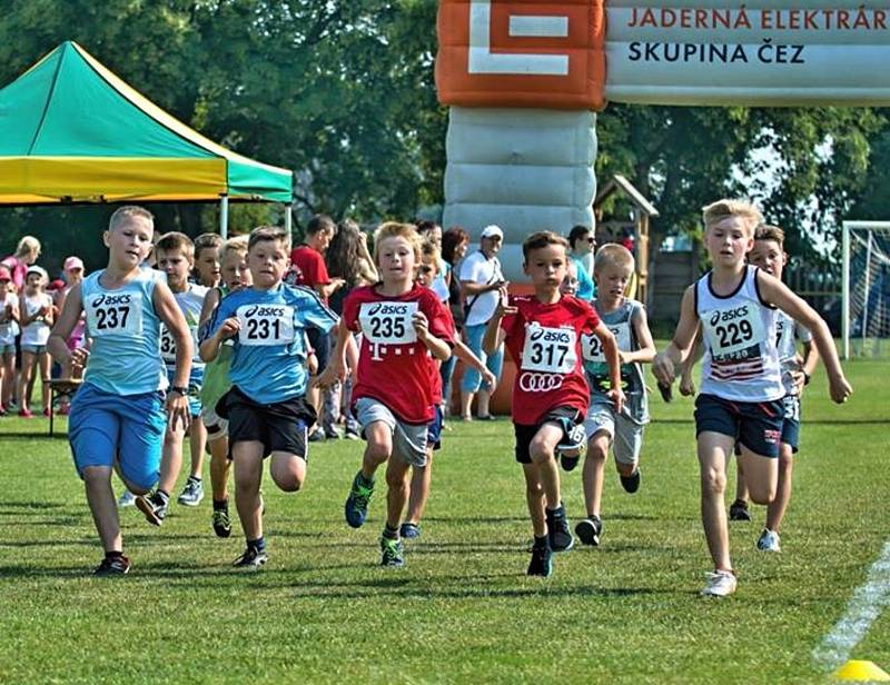 Ve Vnorovech se ve středu uskutečnil Olympijský běh. Na hřišti Agra se celkem představilo 170 mužů, žen a dětí.