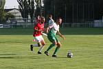 Fotbalisté třetiligového Uherského Brodu (červené dresy) v předkolo MOL Cupu zdolali divizní Bzenec 3:1.