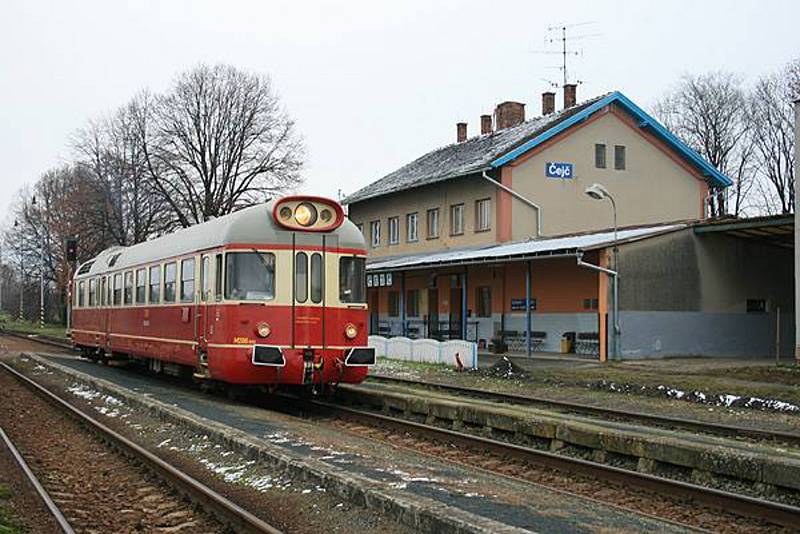Vlak na trati Zaječí - Hodonín jezdí už přes 120 let. Z Čejče do Hodonína měly nahradit lokálku autobusy. Plánované zrušení se nakonec nekoná.