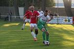 Fotbalisté třetiligového Uherského Brodu (červené dresy) v předkolo MOL Cupu zdolali divizní Bzenec 3:1.