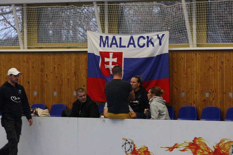 Ve Veselí nad Moravou se o víkendu uskutečnil 26. ročník tradičního Mikulášského turnaje v házené mladších žákyň.