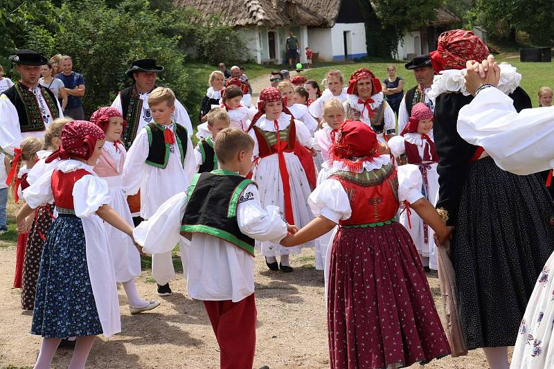 Dožínky ve skanzenu jsou ve Strážnici již tradiční folklorní akcí.