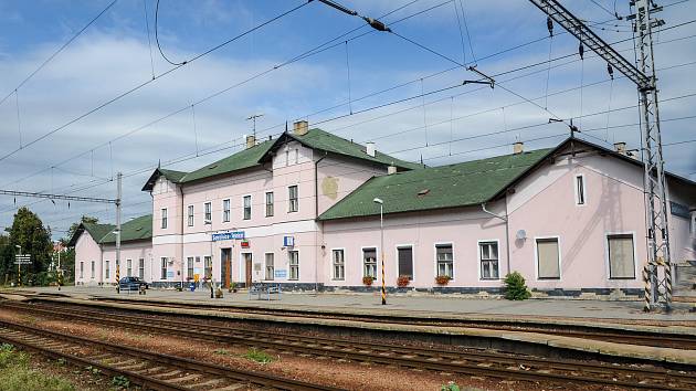 Prostory ve stanici Sokolnice-Telnice si ponechají historický ráz.