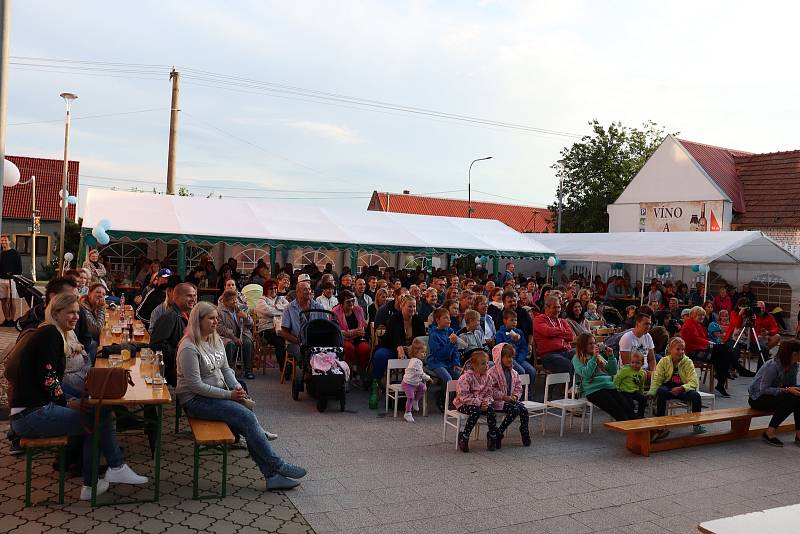 Ochotníci ze Strážovic zahráli divadelní představení podle tradičního ruského filmu Mrazík.