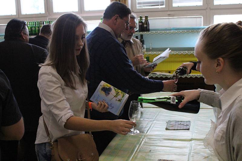 Místní výstava vín ve Vacenovicích přilákala milovníky ušlechtilého nápoje už podevětačtyřicáté.