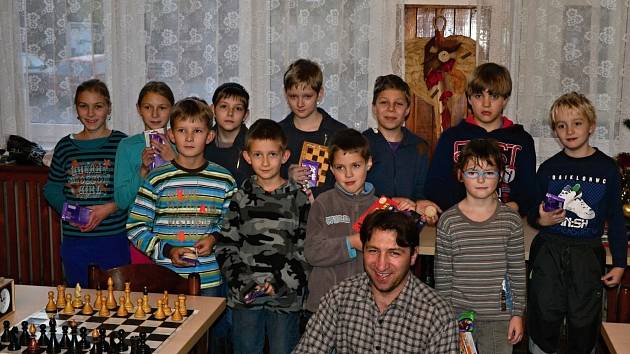 Šachový turnaj amatérů vyhrál ve Vacenovicích Yan Radzivon - Hodonínský  deník