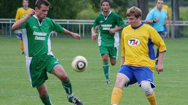 Bzenec vs Ratíškovice (ve žlutém).