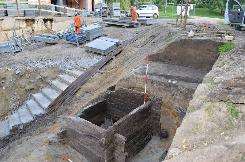 Archeologický záchranný výzkum u josefovského rybníku.