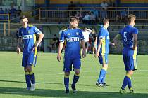 Fotbalisté Ratíškovic (v modrých dresech) prohráli v Bystrci.