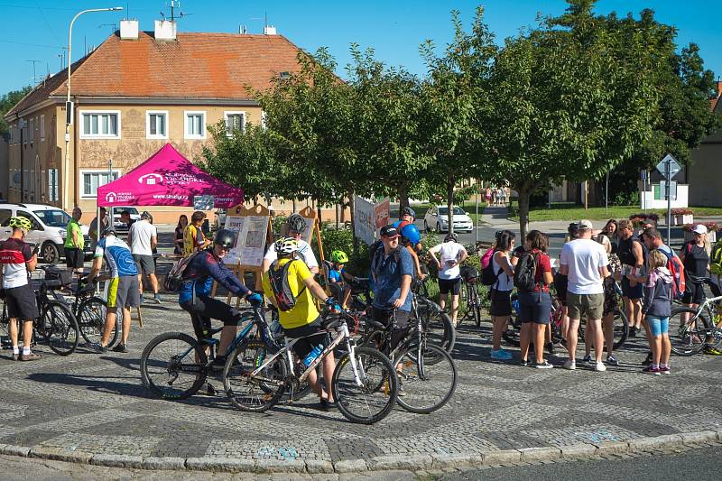 Na Putování po vinařských stezkách Strážnicka se vydali davy lidí