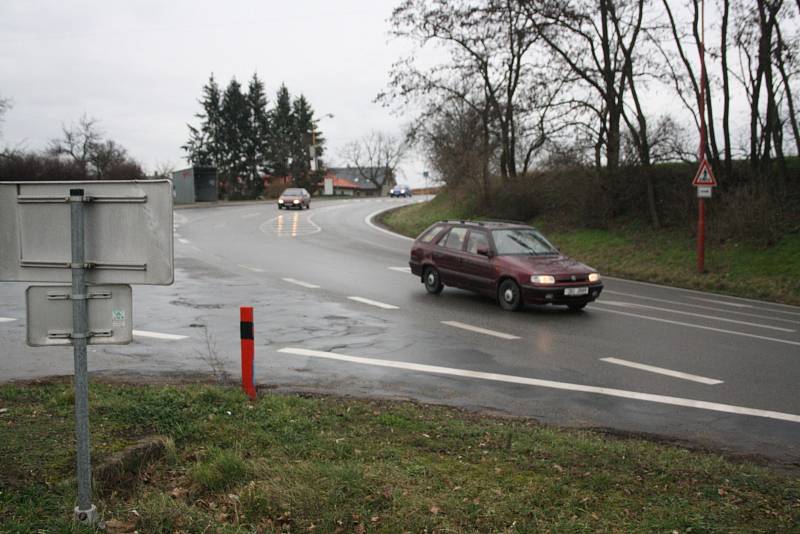 Místo pro budoucí křižovatku v Hovoranech.