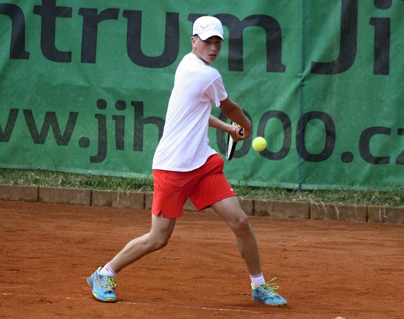 Hodonínští tenisté v soutěži smíšených družstvech dospělých podlehli tradičnímu rivalovi, celku ŽLTC Brno, 3:6.
