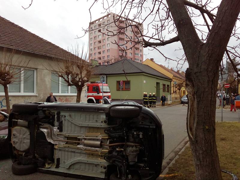 Nehoda v Hodoníně na křižovatce ulic Palackého a Dukelských hrdinů.