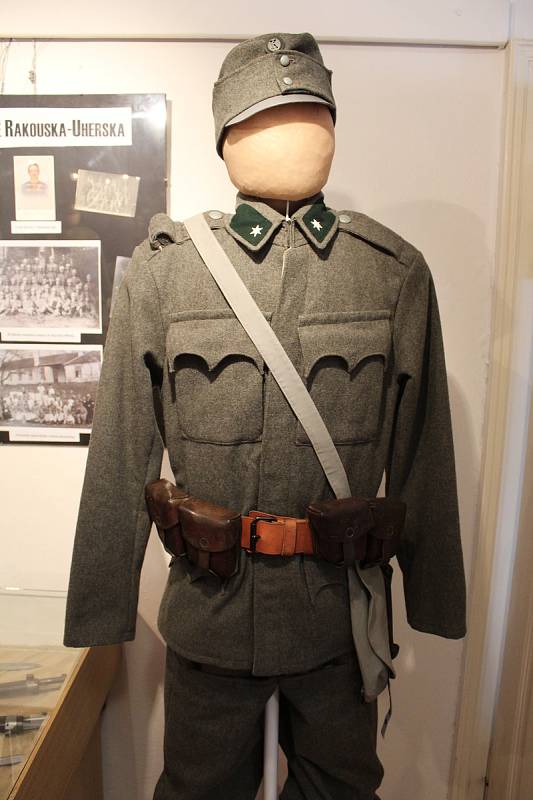 Výstava ve strážnickém muzeu zavede na bojiště první světové války i dobovými zbraněmi, uniformami, zborovskou půdou nebo kulometným hnízdem.