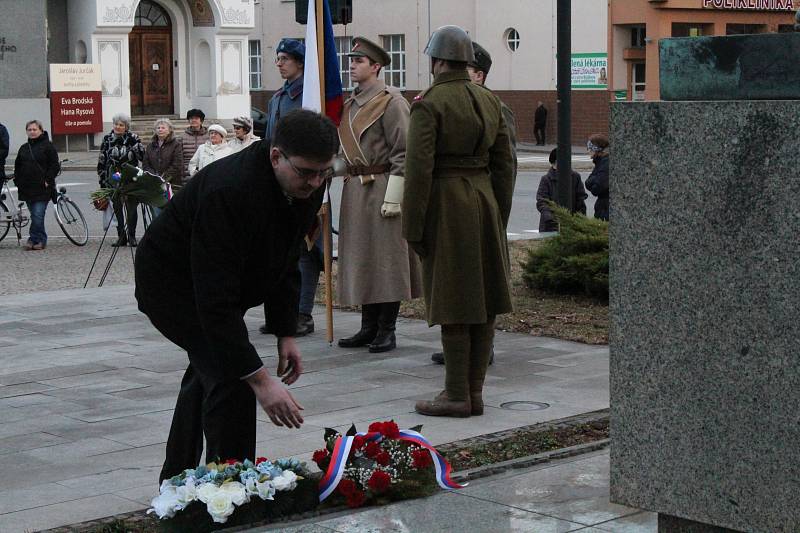 Účastníci vzpomínkového shromáždění u pomníku T. G. Masaryka v Hodoníně si připomněli 167. výročí narození svého rodáka a prvního československého prezidenta.