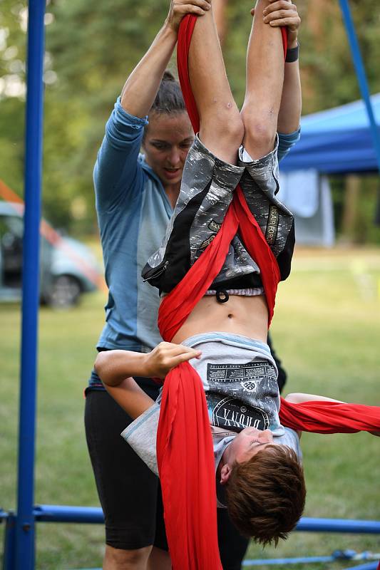 Jedenáctý ročník multižánrového festivalu Svátek bláznů ve Veselí nad Moravou.