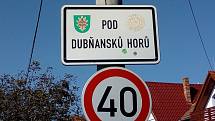 v údolí Pod dubňanskú horú  je roztroušeno asi 250 búd.