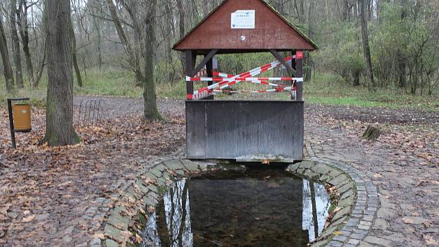 Pramen Kohútek mezi Dolními Bojanovicemi a Mutěnicemi je z bezpečnostních důvodů opáskovaný a voda z něj se nedoporučuje používat, a to do odvolání.