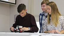 Studenti hodonínské střední školy průmyslové a umělecké bojovali o postup do celorepublikové soutěži v robotice. 