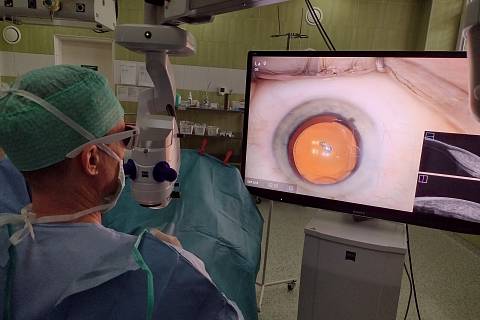 Oční oddělení Nemocnice Kyjov jako jedno z prvních pracovišť v Evropě nověoperuje pomocí nejmodernějšího 3D digitálního robotického zobrazovacíhosystému.