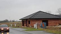 Nová výstavba rodinných domů ve Veselí nad Moravou v lokalitě Hutník. Stav před Vánoci 2020.
