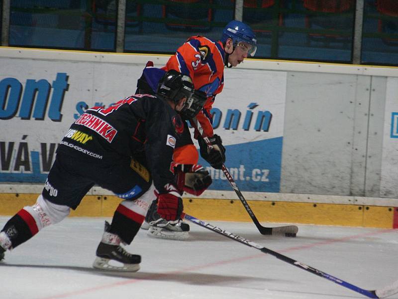 2. liga: SHK Hodonín (v oranžovém) vs Technika Blansko