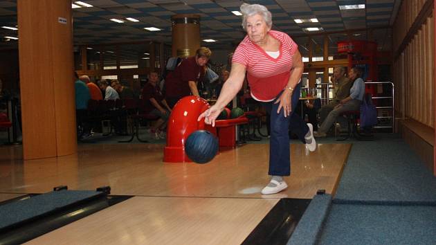 Bowlingový turnaj, který pořádalo hodonínské sdružení Svazu důchodců České republiky.